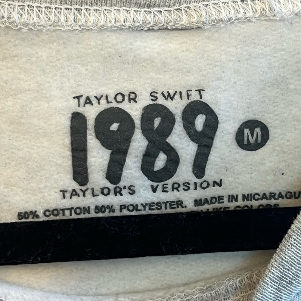 Taylor Swift official merch taylors version 1989 Crewneck Sweater size Medium